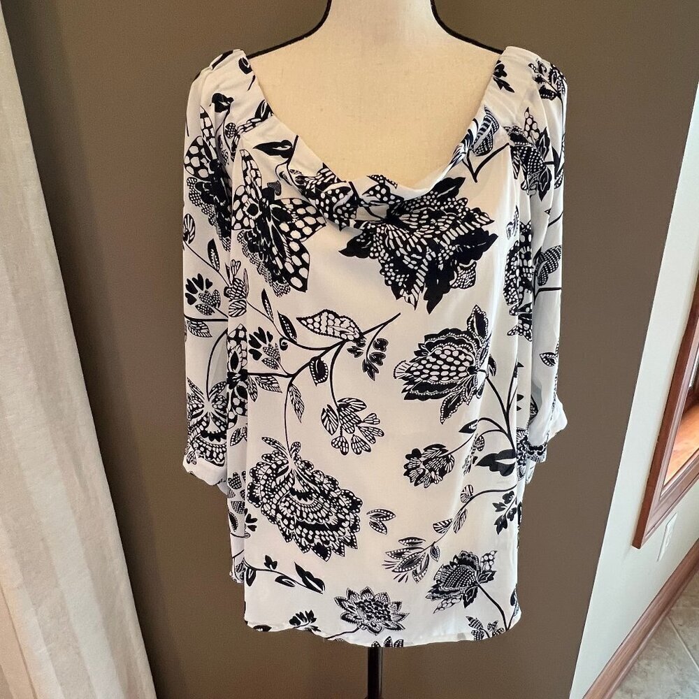 Banana Republic Women's White & Blue Floral off the shoulder Blouse, Size Large